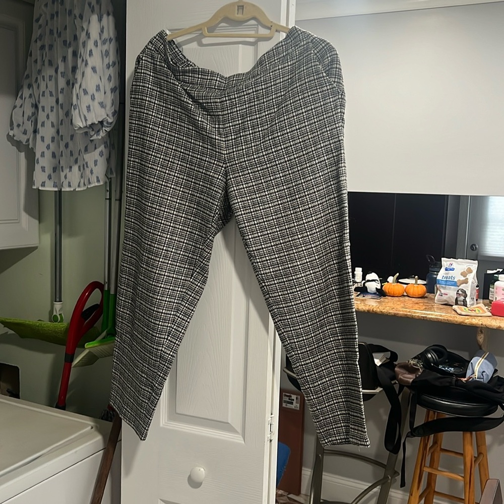 NEW EILEEN FISHER tapered pant in black/white